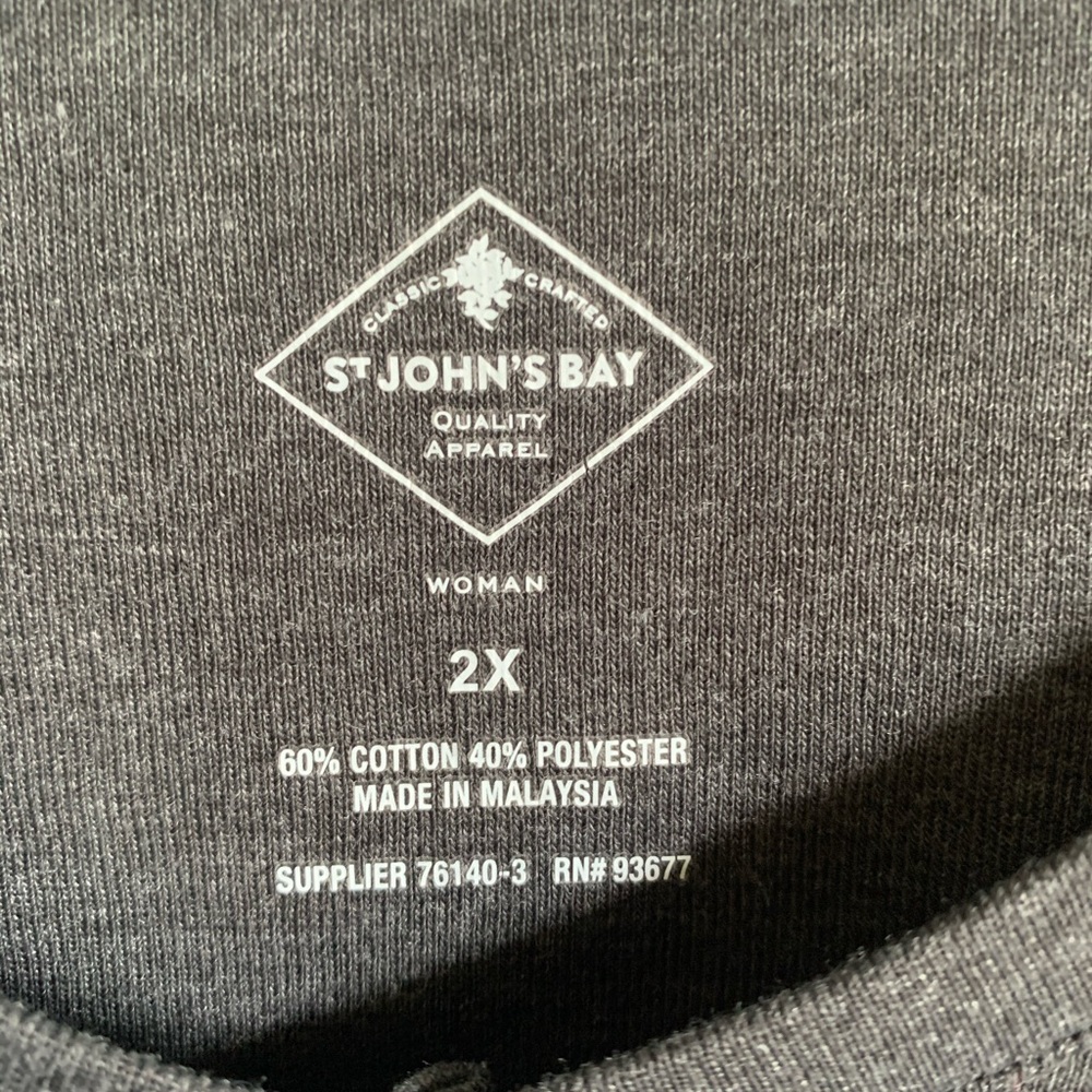 Simple Gray V-Neck - Picture 3 of 3